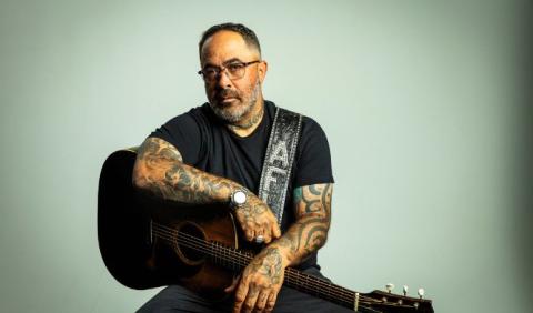 Aaron Lewis 667x392